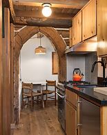 Desolation Hotel Hope Valley