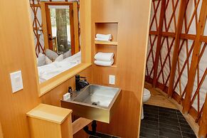 Desolation Hotel Hope Valley