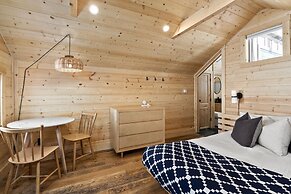 Desolation Hotel Hope Valley