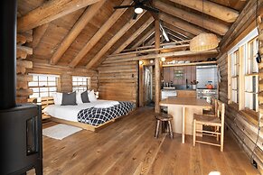 Desolation Hotel Hope Valley