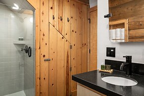 Desolation Hotel Hope Valley