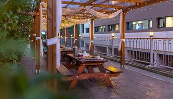 Friemily Pool Villa & Hotel