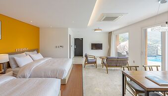 Friemily Pool Villa & Hotel