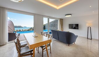 Friemily Pool Villa & Hotel