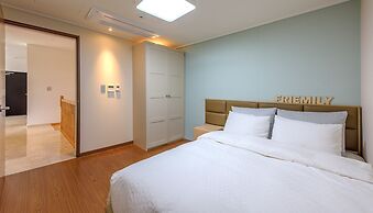 Friemily Pool Villa & Hotel