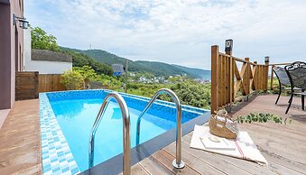 Friemily Pool Villa & Hotel