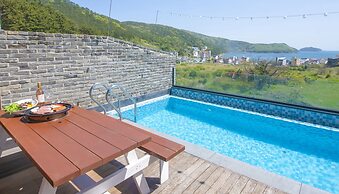 Friemily Pool Villa & Hotel