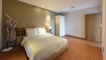 Friemily Pool Villa & Hotel