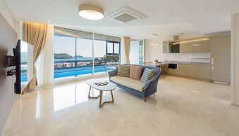 Friemily Pool Villa & Hotel