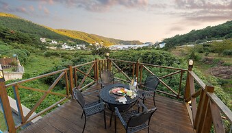 Friemily Pool Villa & Hotel