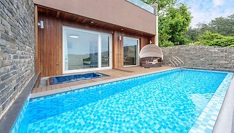 Friemily Pool Villa & Hotel