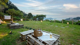 Friemily Pool Villa & Hotel