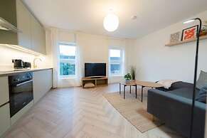 The Battersea Place - Charming 4bdr Flat