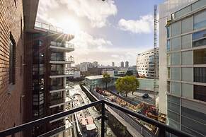 The River Thames View - Stunning 2bdr Flat With Study Room Balcony