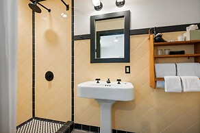 Kasa Atrium Studio in East Liberty Neighborhood The Maverick