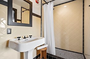 Kasa Classic Studio - Comfortable and Convenient The Maverick
