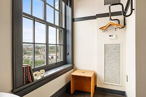 Kasa Trendy Studio Steps to Bakery Square The Maverick