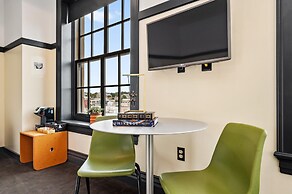 Kasa Trendy Studio Steps to Bakery Square The Maverick