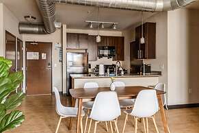 Kasa Family Friendly Westown 2BD Amenity Access Milwaukee