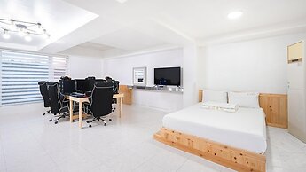 Gyeongju Jullietapoolvilla&kidspension