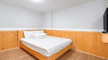 Gyeongju Jullietapoolvilla&kidspension