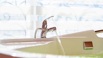 Gyeongju Jullietapoolvilla&kidspension