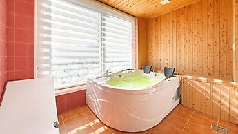 Gyeongju Jullietapoolvilla&kidspension