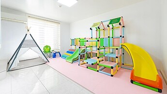 Gyeongju Jullietapoolvilla&kidspension