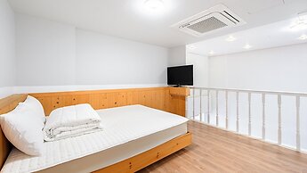 Gyeongju Jullietapoolvilla&kidspension