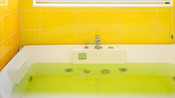 Gyeongju Jullietapoolvilla&kidspension