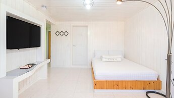 Gyeongju Jullietapoolvilla&kidspension