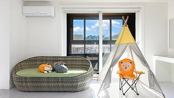 Gyeongju Jullietapoolvilla&kidspension