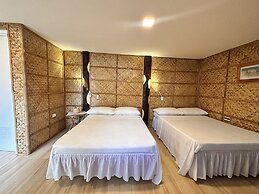 Bamboo House Beach Lodge & Restaurant