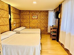 Bamboo House Beach Lodge & Restaurant