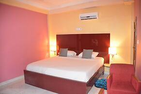 ROYAL LEE'S HOTEL