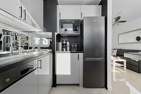 Black & White Studio by Renters