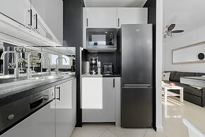 Black & White Studio by Renters