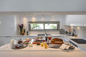 Villa Dafni 4BD with Pool in Kalafatis