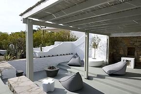 Villa Dafni 4BD with Pool in Kalafatis