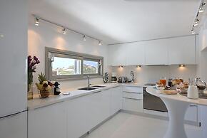 Villa Dafni 4BD with Pool in Kalafatis