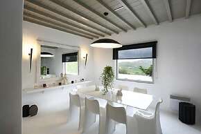 Villa Dafni 4BD with Pool in Kalafatis