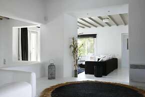 Villa Dafni 4BD with Pool in Kalafatis