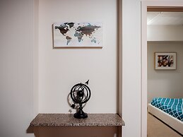 Furnished Apartment Near Rittenhouse Square 2 Bedroom Apts by RedAwnin