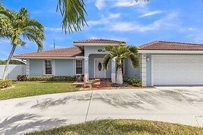 Lake Worth Beach House 3 Bedroom Home by Redawning