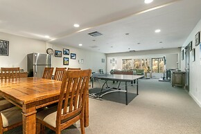 303 Fallridge Condominiums 3 Bedroom Condo by RedAwning