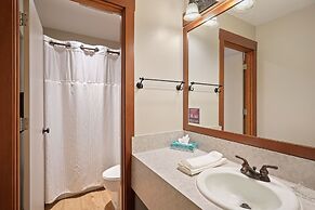 Seventh Mountain 1123 3 Bedroom Condo by RedAwning