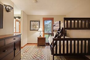 Seventh Mountain 1123 3 Bedroom Condo by RedAwning