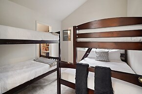 9 Cottonwood 3 Bedroom Home by RedAwning