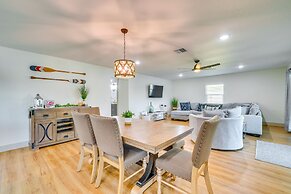 Lakefront Inverness Getaway w/ Kayaks & Bikes!