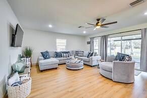 Lakefront Inverness Getaway w/ Kayaks & Bikes!